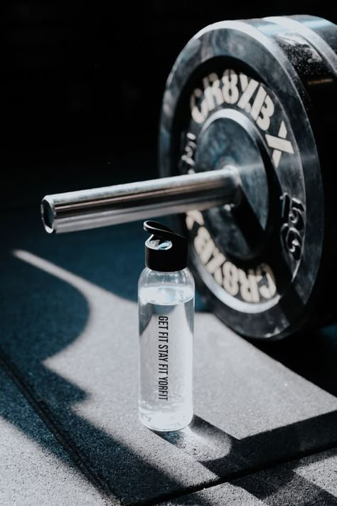 Gym Bottle Photography, Gym Product Shoot, Supplements Photography Ideas, Water Bottle Photography Ideas, Preworkout Photography, Sport Product Photography, Gym Product Photography, Fitness Product Photography, Gym Photography Fitness Photos