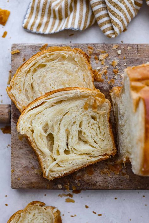 Croissant Bread Bread Maker Croissants, Croissant Loaf Bread, Croissant Bread Recipe, Homemade Croissants Easy, Crackling Bread, Bread Sides, Cinnamon Raisin Bread Recipe, Sourdough Starters, Sourdough Breads