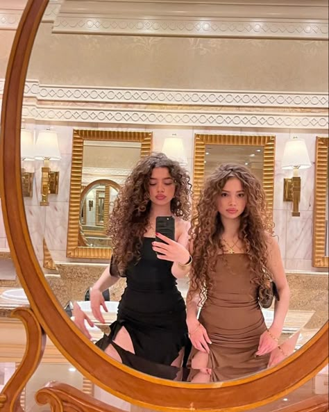 Sisters Images, Famous Sisters, Kalogeras Sisters, Colored Curly Hair, Women Aesthetic, Sister Outfits, Arab Beauty, Hairdos For Curly Hair, Curly Hair Inspiration