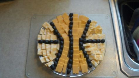 March Madness Party 😃 Basketball Fruit Tray, Basketball Charcuterie Board, March Madness Party Food, Basketball Food, March Madness Party, Playoff Party, Dude Birthday Party, March Madness Parties, Basketball Theme Birthday