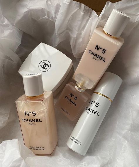 outfit, beauty & places 🦋 on Instagram: “| Me time with @chanel.beauty 🛁 #selfcaresunday” Chanel Body Lotion, Chanel Body Cream, Expensive Makeup Brands, Chanel 5, Perfume Display, Beauty Places, Girly Phone Cases, Chanel No 5, Chanel Beauty