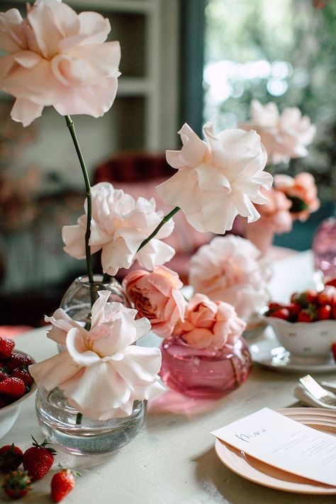 Reflexed Roses Wedding, Frog Arrangement, Reflexed Roses, Pink Table Decorations, Monochromatic Pink, Pink Roses Wedding, Table Setting Ideas, Red Valentine, Rose Centerpieces