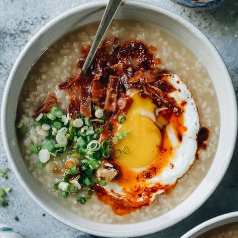 Congee Recipe Breakfast, Congee Breakfast, Congee Recipe, Instant Pot Breakfast, Chinese Breakfast, Asian Breakfast, Breakfast Essentials, Porridge Recipes, Green Onion