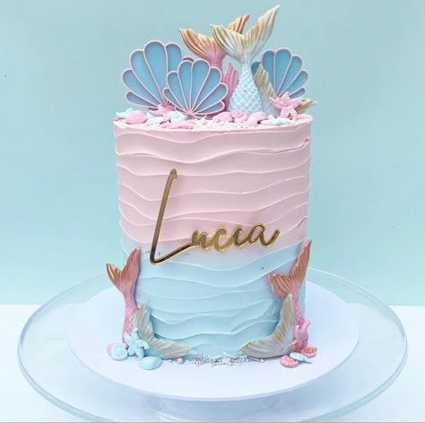 Pastel Under The Sea Cake, Ocean Cake Ideas Simple, Simple Under The Sea Cake, Oneder The Sea 1st Birthday Cake, Mermaid First Birthday Cake, Simple Mermaid Birthday Cake, Pastel Mermaid Cake, Mermaid 1st Birthday Cake, Seashell Birthday Cake