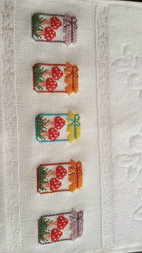 4122cb13c7a474c1976c9706ae36521d Bordados Tambour, Cross Stitch Kitchen, Cross Stitch Bookmarks, Hand Embroidery Flowers, Cross Stitch Borders, Towel Pattern, Cross Stitch Flowers, Christmas Cross Stitch, Cross Stitch Designs