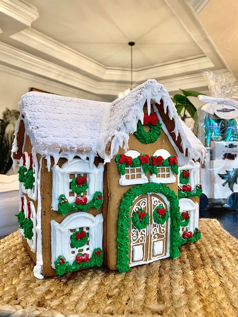 Customized version of the Wilton gingerbread mansion Big Gingerbread House Ideas, Gingerbread Mansion Ideas, Gingerbread House Mansion, Gingerbread Mansion, Gingerbread House Contest, Gingerbread Contest, Homemade Gingerbread House, Winter House Exterior, Ginger House