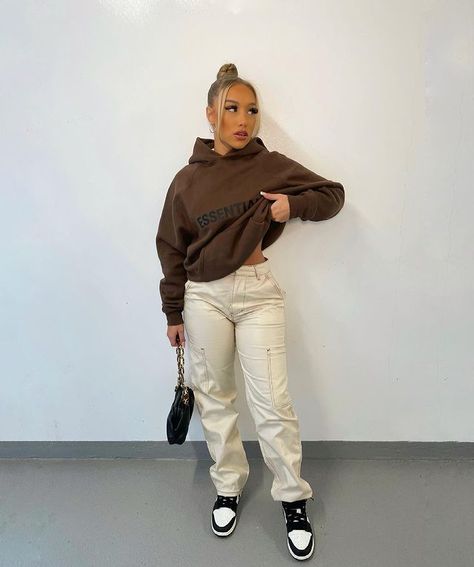 Coco Jojo, Sneaker Heads, Cargo Outfit, Buy Sneakers, Mode Zara, Tomboy Style Outfits, Streetwear Fashion Women, Tomboy Fashion, Baddie Outfits Casual