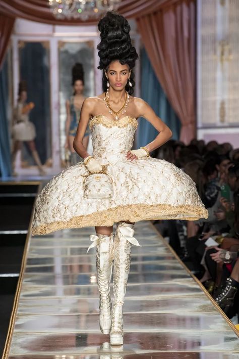 Moschino Fall 2020 Collection | Moschino's Fall 2020 Runway Show at Milan Fashion Week | POPSUGAR Fashion Photo 2 Marie Antoinette Fashion, Moschino 2020, Moschino Runway, Rocker Glam, Moschino Fashion, 80s Rocker, Angel Sanchez, Rococo Fashion, Collection Couture