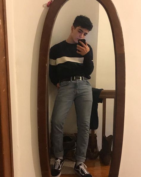 Looks 90s, 90s Vans, Black And White Sweater, 90s Fashion Men, Vans Outfit, Trendy Boy Outfits, Mens Trendy Outfits, Men Stylish Dress, Clothing Casual