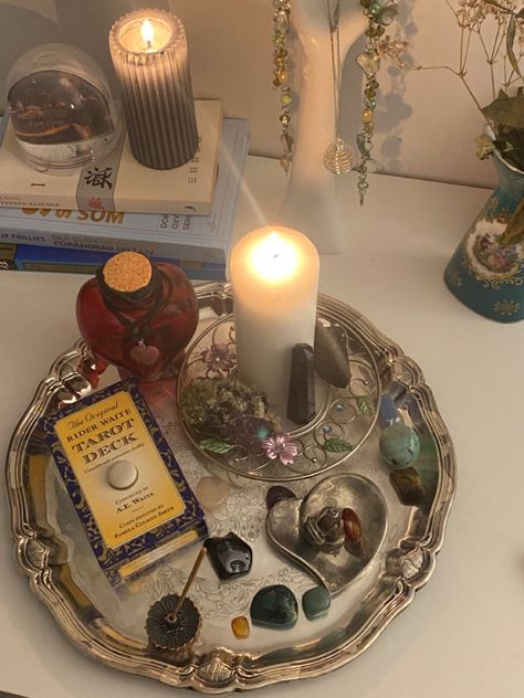 Gifts For Spiritual Women, Altar Arrangement Witchcraft, Witchy Room Aesthetic, Tarot Altar, Sacred Space Altar, Books Flowers, Personal Altar, Witchcraft Altar, Home Altar