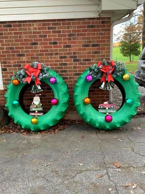 Tire Christmas Decorations, Tire Snowman, Tire Ideas, Christmas Parade Floats, Jul Diy, Tire Art, Parade Ideas, Tractor Tire, Christmas Yard Decorations