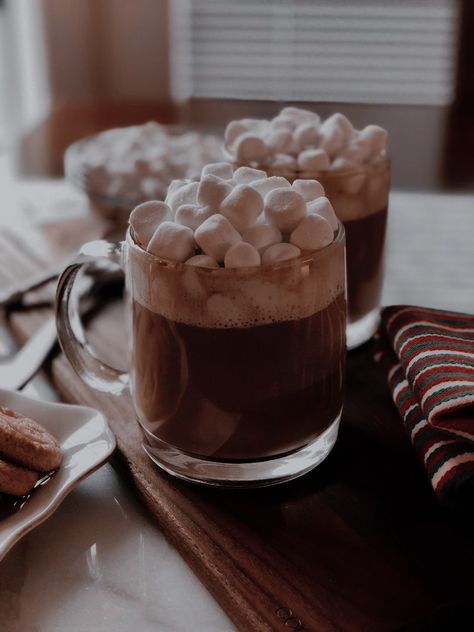 Hot Cocoa With Marshmallows, Hot Cocoa Marshmallows, Stovetop Hot Chocolate, Stovetop Hot Chocolate Recipe, Cute Hot Chocolate, Marshmallow Hot Chocolate, Making Hot Chocolate, Winter Hot Chocolate, Drinks Hot Chocolate