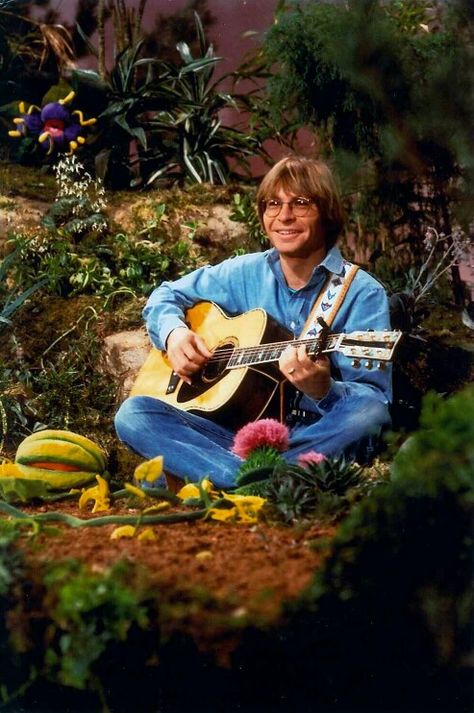 John Denver on The Muppet Show John Denver Songs, John Denver Pictures, John Barry, Johnny D, Concept Album, The Muppet Show, John Denver, Make Pictures, Tv Times