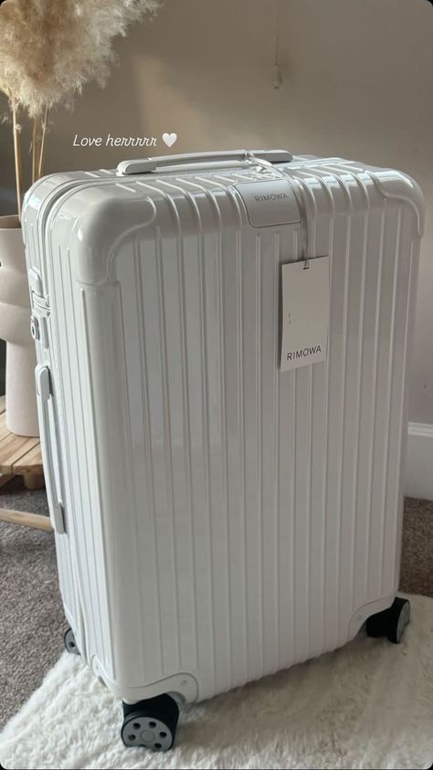 White Suitcase Aesthetic, Vintage Suitcase Aesthetic, Koper Traveling Aesthetic, Rimowa Luggage Aesthetic, Suitcase Rimowa, Aesthetic Suitcase, Suitcase Aesthetic, White Suitcase, Airport Bag