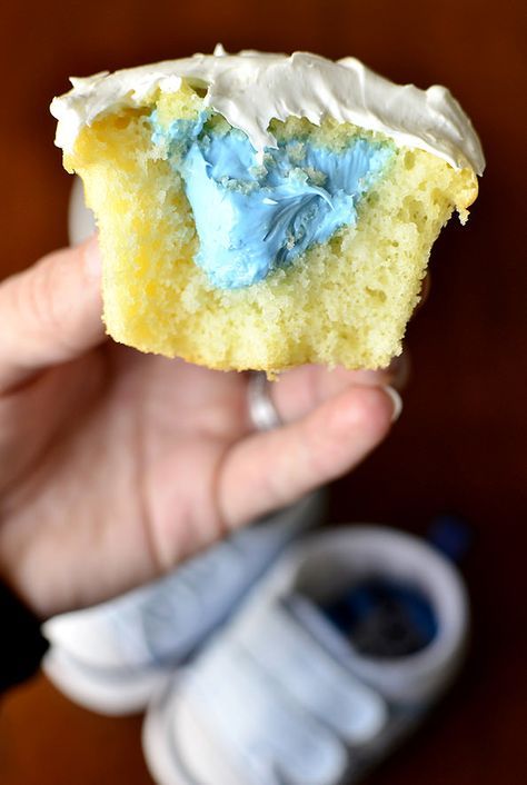 How to make baby gender reveal cupcakes | iowagirleats.com Cake Feta, Gender Reveal Cupcakes, Iowa Girl Eats, Gender Party, Gender Reveal Cake, Friday Favorites, Baby Eating, Baby Gender Reveal, Baby Reveal