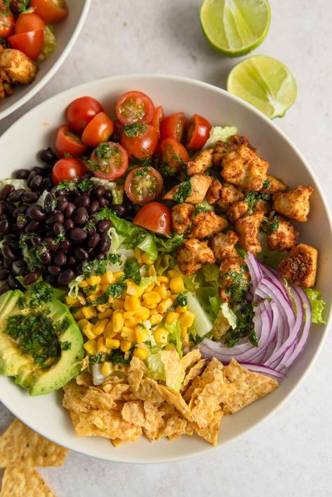 This vegan and gluten-free Santa Fe salad recipe is both nutritious and delicious! Packed with fresh veggies, black beans and a zesty lime dressing, this salad is always a good choice. Give it a try today! #saladrecipes #healthyrecipes #dinnerideas #bestsaladrecipes #vegansaladrecipe Nutritious And Delicious Meals, Sante Fe Salad Recipe, Santa Fe Recipes, Nutritious Vegan Meals, Salad Recipes Mexican, Santa Fe Salad Recipe, Productive Era, Santa Fe Salad, Taco Salad Recipe Healthy