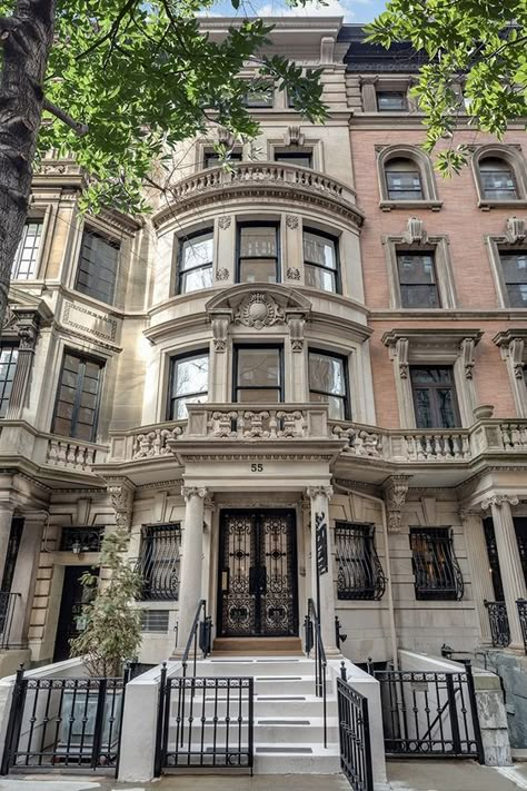 Apartamento New York, The Seven Year Slip, Brownstone Homes, Nyc House, Upper East Side Apartment, New York Townhouse, Nyc Townhouse, San Myshuno, Apartment Exterior