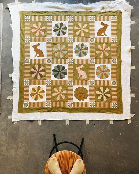 Farm & Folk Farm And Folk, Folk Quilt, Fabric Illustration, Folk Art Quilt, Textile Projects, Xmas Card, Diy Clothing, Knee Pads, Handmade Quilts