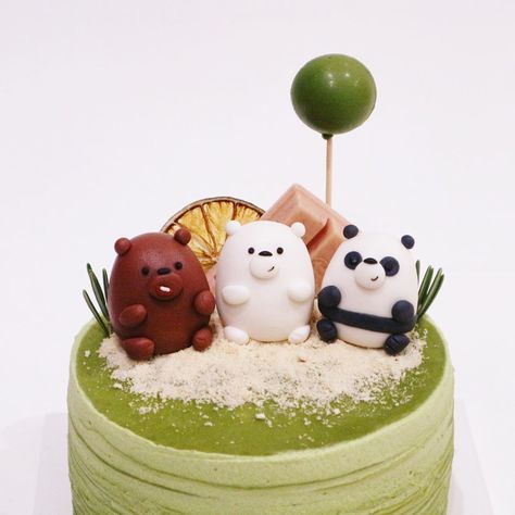 Mirai studio on Instagram: “We bare bears matcha crepe cake!! 🥰 We finally have a chance to do one for @grumpy.kaf and her sister🤗 . . . . . . . .  #miraistudio…” Kuchen Recipes Germany, We Bare Bears Cake, Matcha Crepe Cake, Kue Disney, Holiday Treats Christmas, Christmas Cupcakes Decoration, Christmas Treats For Gifts, Artist Cake, Holiday Appetizers Easy