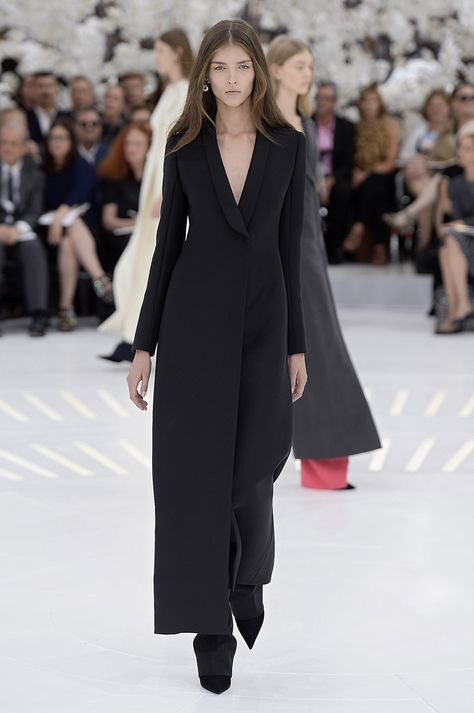 Dior Coat, 2014 Couture, Tight Dress Outfit, Professional Outfits Women, Work Dresses For Women, Woman Suit Fashion, فستان سهرة, Classy Work Outfits, Outfits Winter