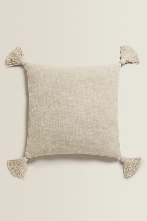 CUSHION COVER WITH TASSELS | ZARA United Kingdom Zara Home Pillows, Zara Home Table, Zara Home Bathroom, Zara Home Kids, Ikea 2015, Tassel Blankets, Beach House Living Room, Throw Pillows Bedroom, Living Room Cushions