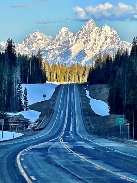 Jackson Hole Wyoming Winter, Dropping Out Of College, Wyoming Vacation, Beautiful Landscape Photography, The Mountains Are Calling, Winter Scenery, Winter Landscape, Wyoming, Adventure Time