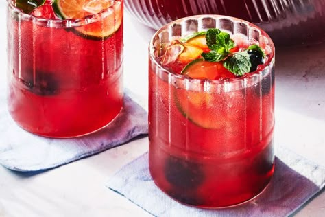 Blackberry-Lime Porch Punch Porch Punch, Easter Punch Recipes, Nonalcoholic Punch, Alcoholic Punch Recipes, Zombie Cake, Non Alcoholic Punch, Nonalcoholic Drinks, Kid Friendly Drinks, Alcoholic Punch