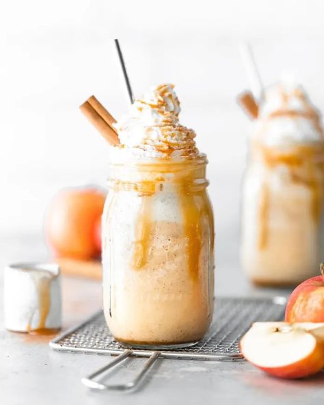 No need to bake to enjoy your favorite cozy flavors – these vegan apple pie frappes will do the trick! Topped with homemade caramel and whipped coconut cream, they make an absolutely indulgent treat! Get the full recipe here. #bestofvegan #veganiceddrink #Veganfrappe #applepiefrappe Fall Float, Apple Cider Drink, Float Recipes, Vegan Apple Pie, Frappe Recipe, Jelly Desserts, Cinnamon Caramel, Vegan Apple, Homemade Caramel Sauce