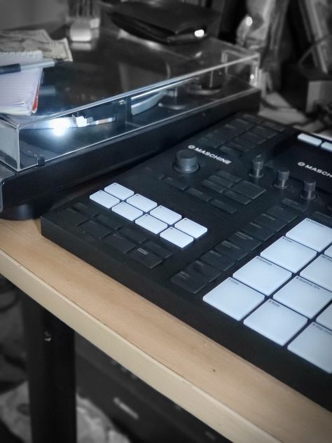 Mr. So Lowkey love the Maschine MK3 Home Music Studio Setup, Maschine Mk3, Home Studio Music, Music Producers, Studio Gear, Studio Setup, Music Studio, Music, Quick Saves