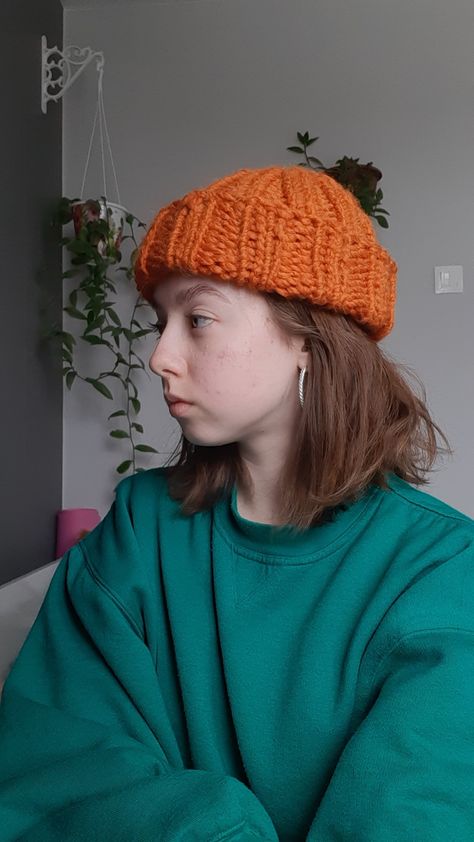 Orange binie hat outfit hip-hop style handmade knitted hat Orange Beanie Outfit, Orange Hat, Hat Outfit, Orange Hats, Orange Sweaters, Outfits With Hats, Knitted Hat, Handmade Knitting, Hip Hop Fashion