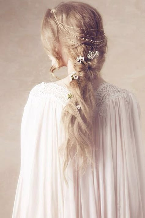 Medieval Hairstyles, Hair Garland, Hair Chains, Natalie Dormer, Hair Wreaths, Hair Wreath, Flowers In Her Hair, Princess Aesthetic, Hippie Chic