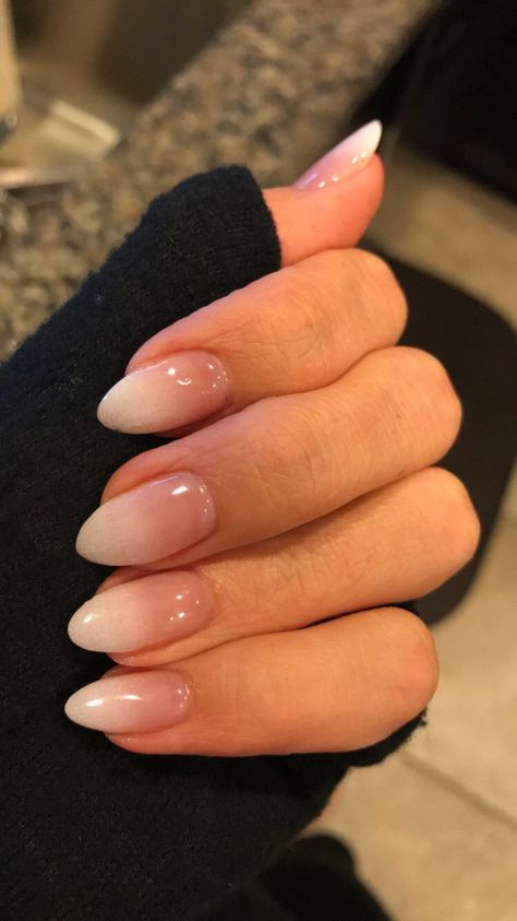 Faded Nails Ombre, White Ombre Gel Nails, White Fade Nails, Umbre Nails, Gradation Nail, Gradient Nails Tutorial, Rounded Nails, Ambre Nails, Ombre Gel Nails