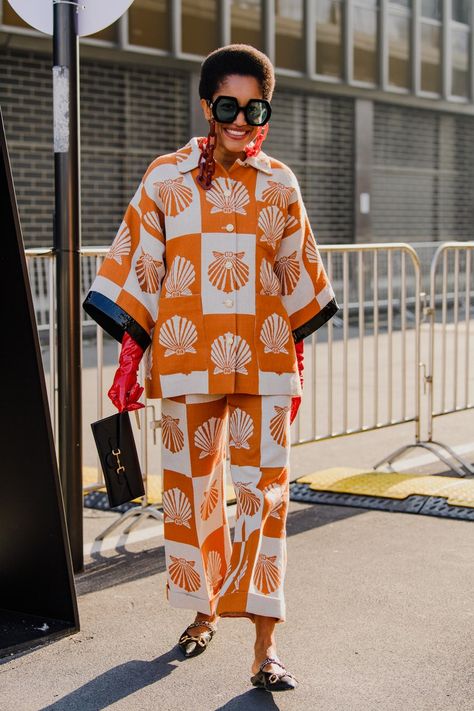 Afrocentric Fashion, Milan Fashion Week Street Style, Gucci Dress, Milan Street Style, Print Denim, Style Looks, Autumn Street Style, Cool Street Fashion, Fashion Week Street Style