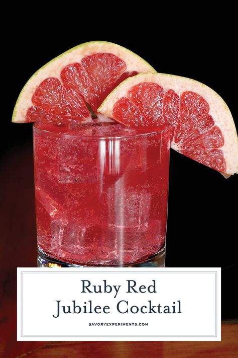 Ruby Red Jubilee Cocktail is the perfect holiday cocktail made with Sagamore Spirit rye whiskey, grapefruit and lime juice and cinnamon syrup. #whiskeycocktails www.savoryexperiments.com  via @savorycooking Fun Christmas Cocktails, Giggle Water, Whiskey Cocktails Easy, Ruby Jubilee, Christmas Cocktails Easy, Christmas Drinks Alcohol, Cocktail Recipes Whiskey, Whisky Cocktail, Christmas Punch Recipes