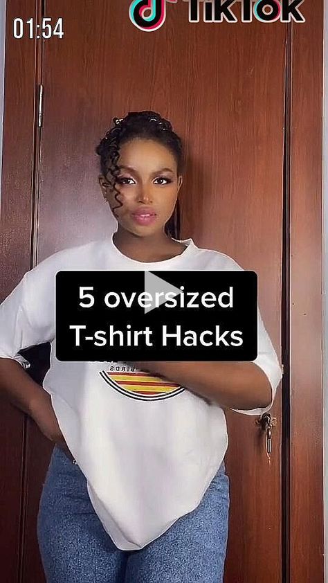 Simpul Dasi, T Shirt Hacks, Shirt Hacks, Looks Country, Diy Fashion Hacks, Diy Fashion Clothing, Diy Clothes Life Hacks, Trendy Haircuts, Round Faces