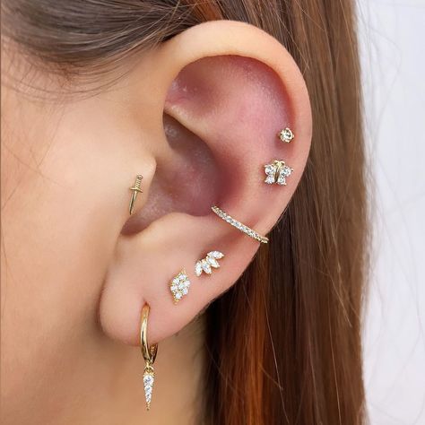 Conch Piercing Ring, Conch Ring, Helix Ring, Pretty Ear Piercings, Hinged Ring, Ear Style, Piercing Aftercare, Flat Back Earrings, Detailed Jewelry