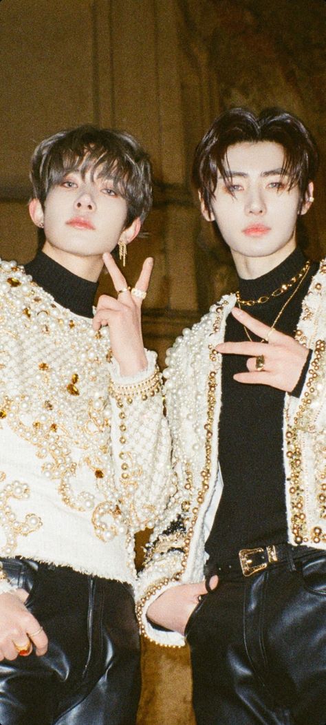 Heehoon Wallpaper Lockscreen, Heehoon Wallpaper, Heeseung And Sunghoon, Sunghoon Lockscreen, Lockscreen Wallpaper, Lock Screen Wallpaper, Universe