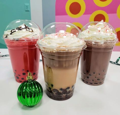 Christmas Boba, Boba Drink, Boba Tea, Christmas Mood, Non Alcoholic Drinks, Bubble Tea, Non Alcoholic, Food Cravings, Tis The Season