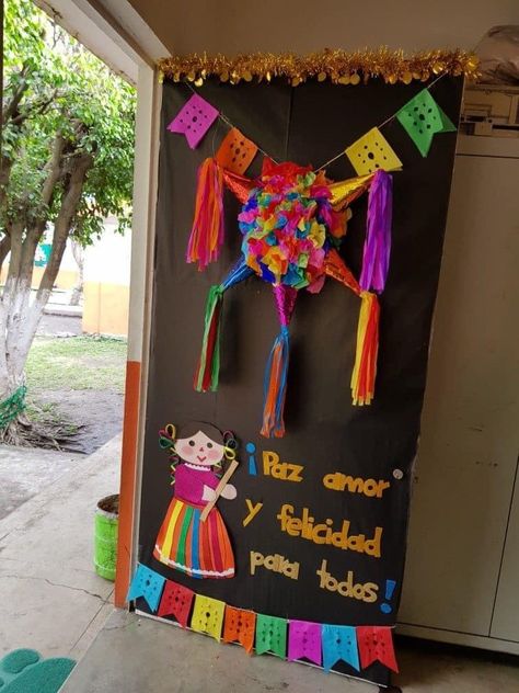 Spanish Christmas Door Decorations, Mexican Door Decorations Classroom, Hispanic Heritage Door Decoration, Spanish Classroom Door, Hispanic Heritage Month Crafts, Spanish Teacher Classroom, Hispanic Heritage Month Activities, Spanish Classroom Decor, Door Decorations Classroom Christmas