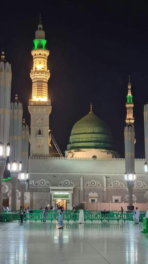 Madina Masjid Nabawi Night, Gumbad E Khazra, Masjid Haram, Madina Shareef, Madina Sharif, Islamic Books For Kids, Mecca Kaaba, Green Dome, History Of Islam