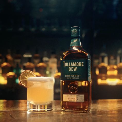 Tullamore Dew Cocktails, Irish Whiskey Drinks, Whiskey Sour Cocktail, Tullamore Dew, Whiskey Sour Recipe, Cocktail Recipes Whiskey, Whisky Sour, Most Popular Cocktails, Popular Cocktails