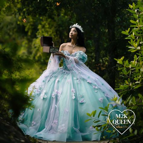 Quince Picture Ideas, Enchanted Forest Quinceanera Theme, Enchanted Forest Quinceanera, Quinceañera Photoshoot Ideas, Quince Photoshoot Ideas, Debut Theme, Quince Pictures, Quinceanera Pictures, Forest Dress