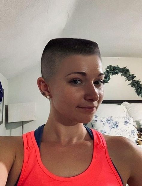 Flattop Haircut, Military Haircuts, Buzzcut Girl, High And Tight Haircut, Shorts Hair, Shaved Side, Flat Top Haircut, Shaved Head Women, Buzzed Hair