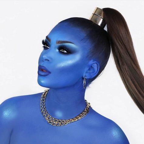 La imagen puede contener: una o varias personas Genie Makeup, Aladdin Makeup, Disney Halloween Makeup, Aladdin Play, Genie From Aladdin, Creative Eyeshadow, Fantasy Make-up, Halloween Make-up Looks, Creepy Halloween Makeup