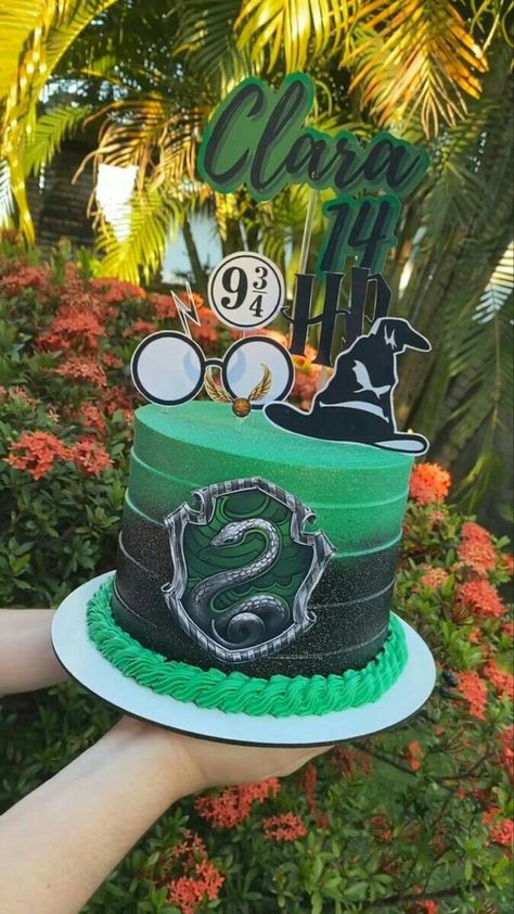 Bolo Tema Harry Potter, Slytherin Birthday Party, Harry Potter Cumpleaños, Slytherin Cake, Birthday Cake Harry Potter, Pastel Harry Potter, Tort Harry Potter, Harry Potter Theme Cake, Harry Potter Graduation