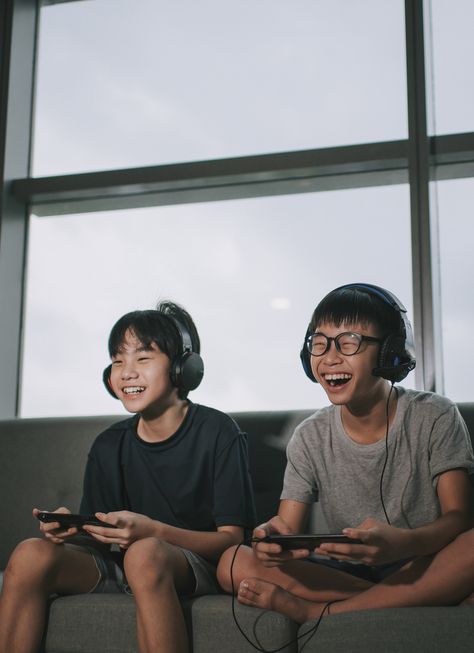 The Video Games Your Child Plays Has an Effect on Their Behavior Person Playing Video Games Reference, Someone Playing Video Games, Playing Nintendo Switch Pose, Playing Video Games Pose Reference, Playing Video Games Drawing Reference, Gaming Pose Reference, Playing Video Games Aesthetic, Playing Games Drawing, People Playing Video Games