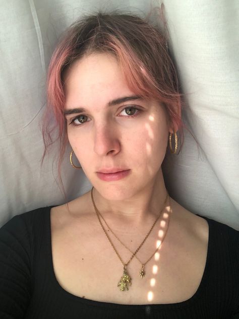 Hari Nef, Art References, Contemporary Fashion, Pretty People, Beautiful People, Fashion Models, Fashion Photography, Pearl Necklace, Chain Necklace