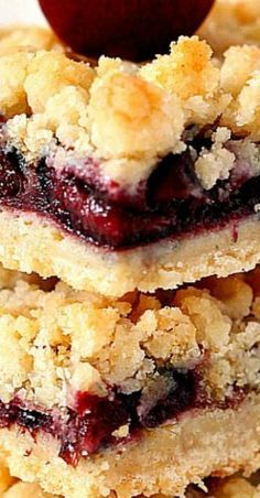 Cherry Pie Crumb Bars Cherry Pie Crumb Bars, Tart Cherries Recipes, Fresh Cherry Recipes, Cherry Recipes Dessert, Cherry Pie Bars, Cherry Crumble, Cherry Bars, Cheesecake Oreo, Crumb Bars