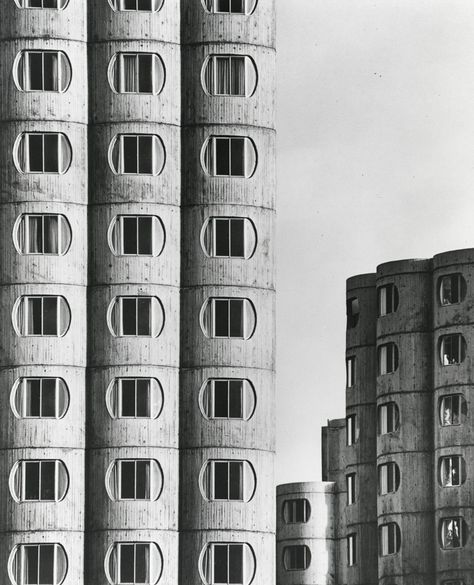 Completed in 1966, the Raymond Hilliard Homes were the CHA’s final attempt at high-rise public housing. - ORLANDO CABANBAN/AIC RYERSON & BURNHAM LIBRARIES Bertrand Goldberg, Hilla Becher, Marina City, Public Housing, The Goldbergs, State Street, Public House, High Rise Building, Affordable Housing