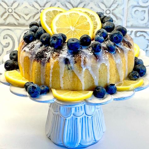 Limoncello Bundt Cake Recipe, Limoncello Desserts, Culinary Studio, Bundt Cake Mix, Easter Potluck, Lemon Blueberry Bundt Cake, Delicious Lemon Cake, Lemon Themed Bridal Shower, Lemon Bundt Cake